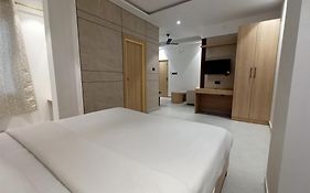 Oyo 16592 Hotel Global Inn