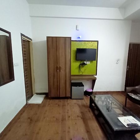 Hotel Global Inn -1 Km From Railway Station - Lift Food And Free Parking Lucknow Exterior photo