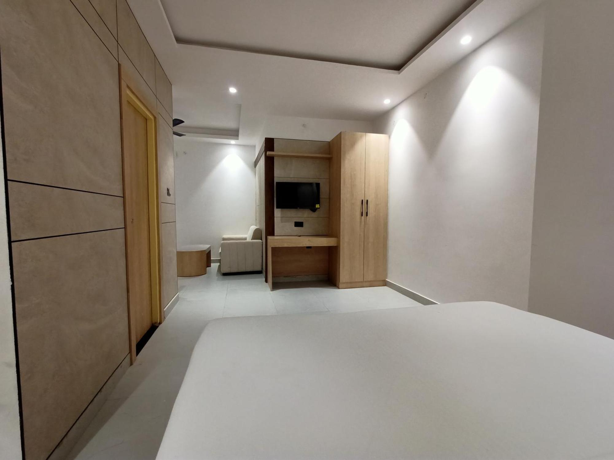 Hotel Global Inn -1 Km From Railway Station - Lift Food And Free Parking Lucknow Exterior photo