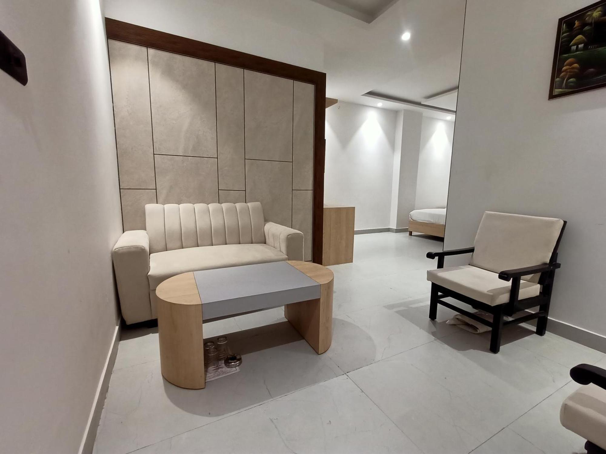 Hotel Global Inn -1 Km From Railway Station - Lift Food And Free Parking Lucknow Exterior photo