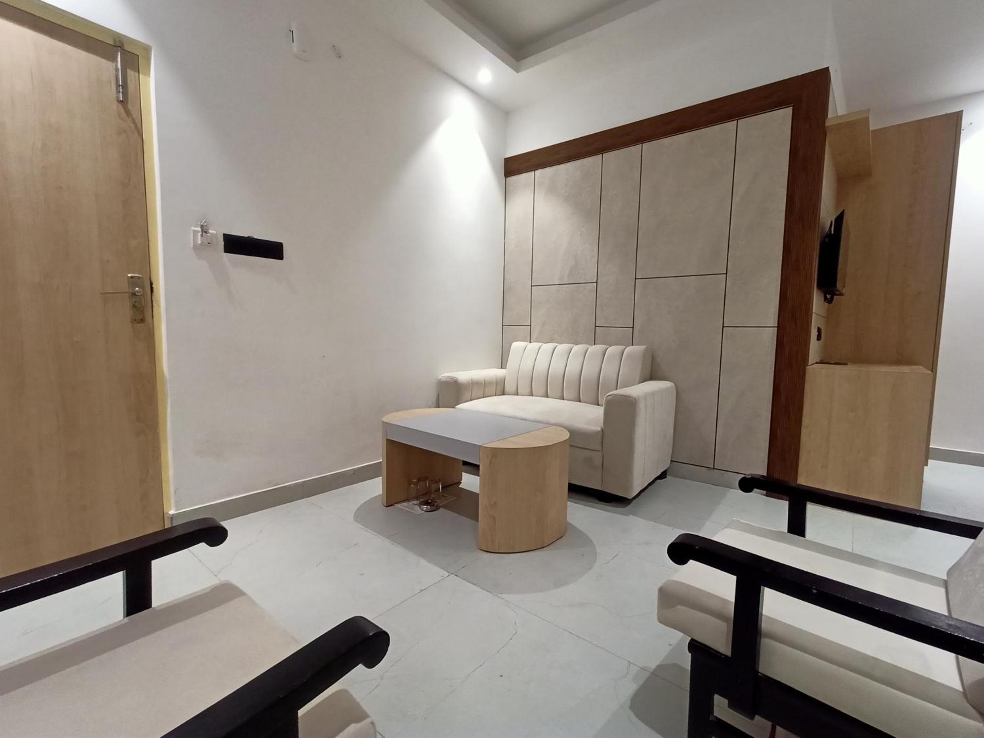 Hotel Global Inn -1 Km From Railway Station - Lift Food And Free Parking Lucknow Exterior photo