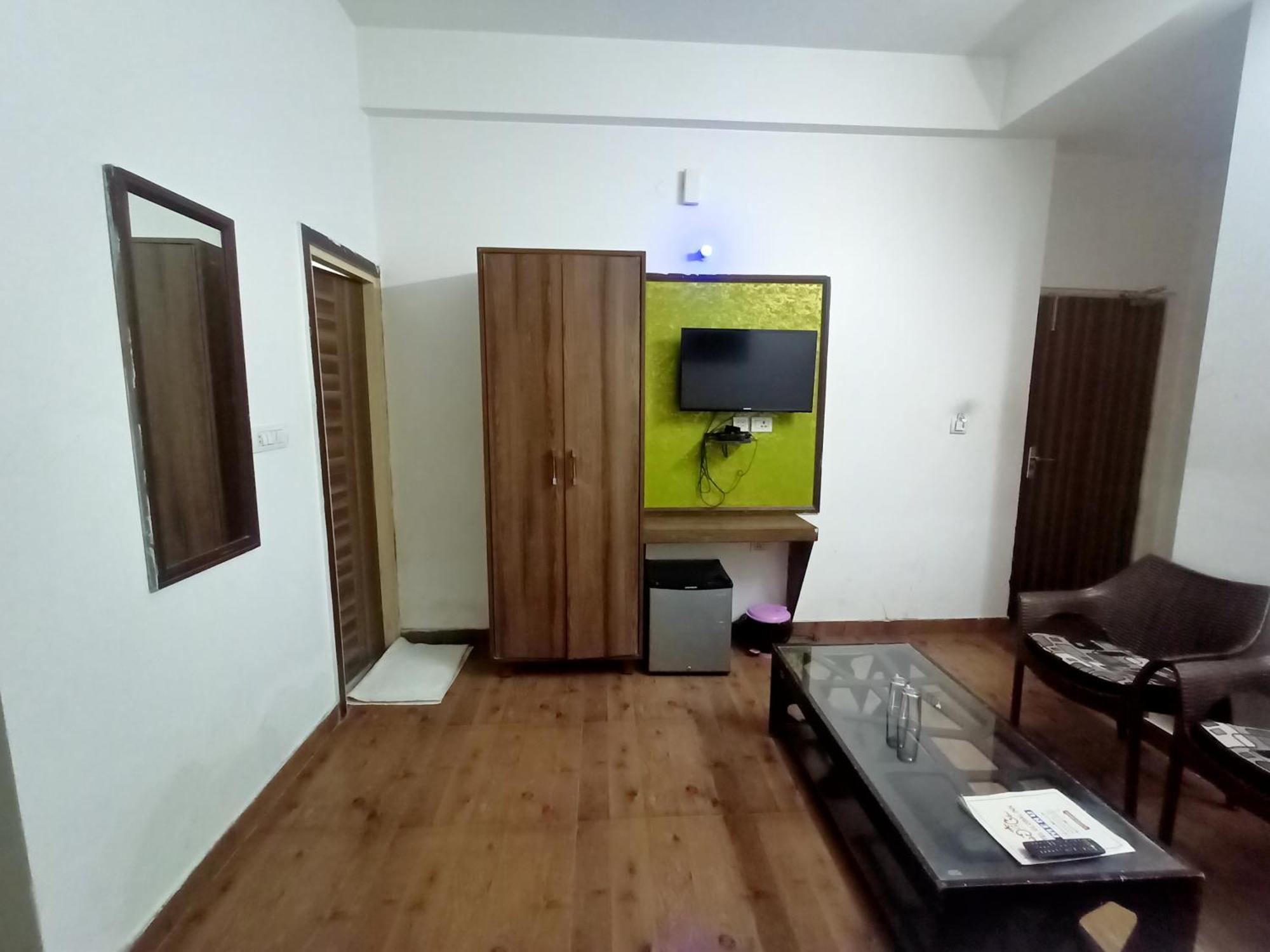 Hotel Global Inn -1 Km From Railway Station - Lift Food And Free Parking Lucknow Exterior photo