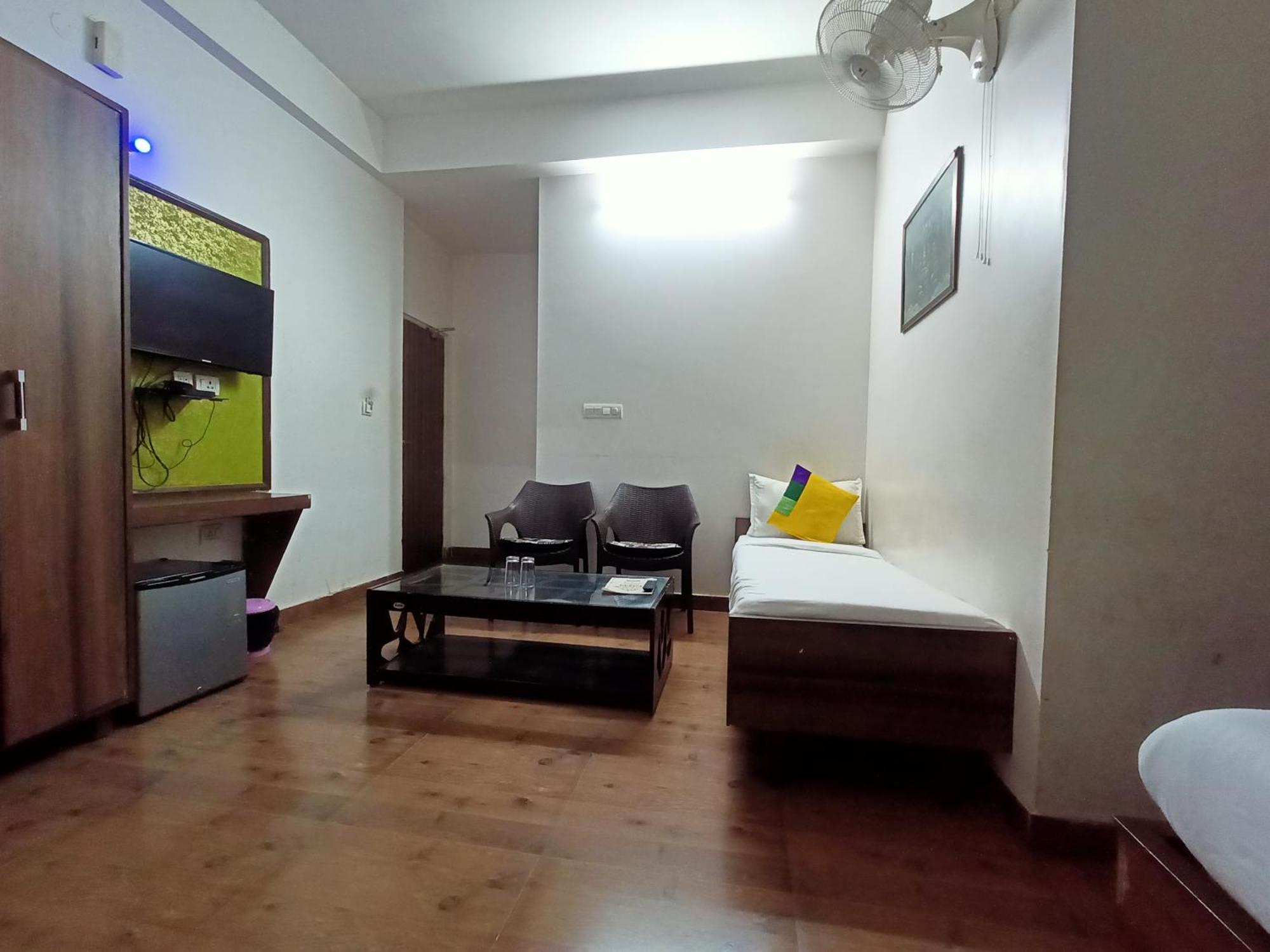 Hotel Global Inn -1 Km From Railway Station - Lift Food And Free Parking Lucknow Exterior photo