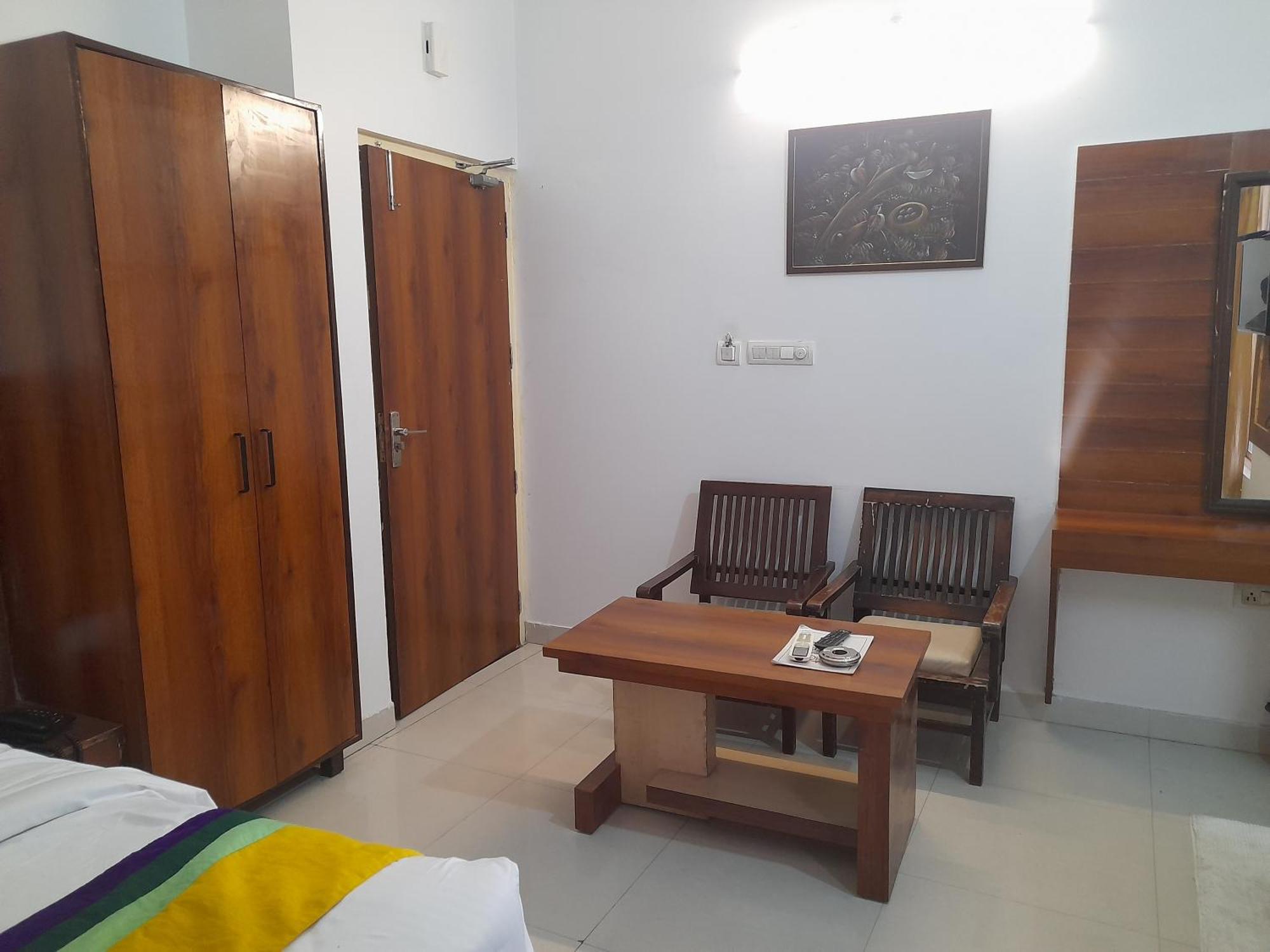 Hotel Global Inn -1 Km From Railway Station - Lift Food And Free Parking Lucknow Exterior photo