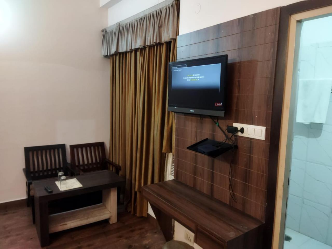 Hotel Global Inn -1 Km From Railway Station - Lift Food And Free Parking Lucknow Exterior photo