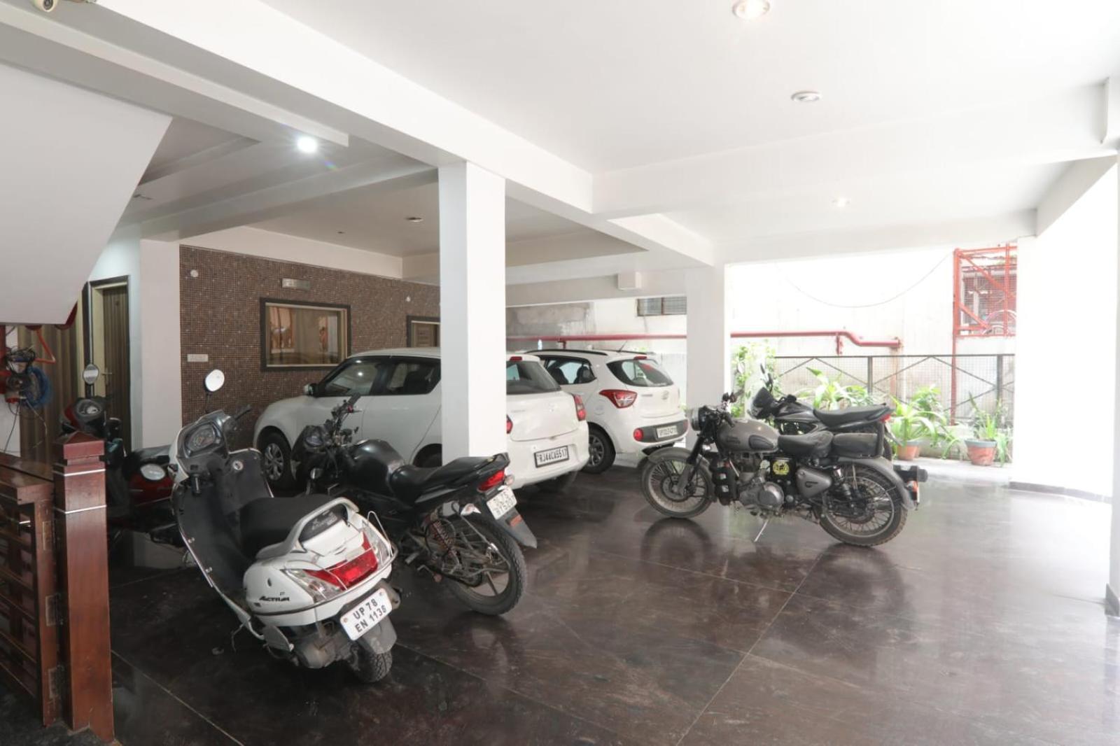 Hotel Global Inn -1 Km From Railway Station - Lift Food And Free Parking Lucknow Exterior photo