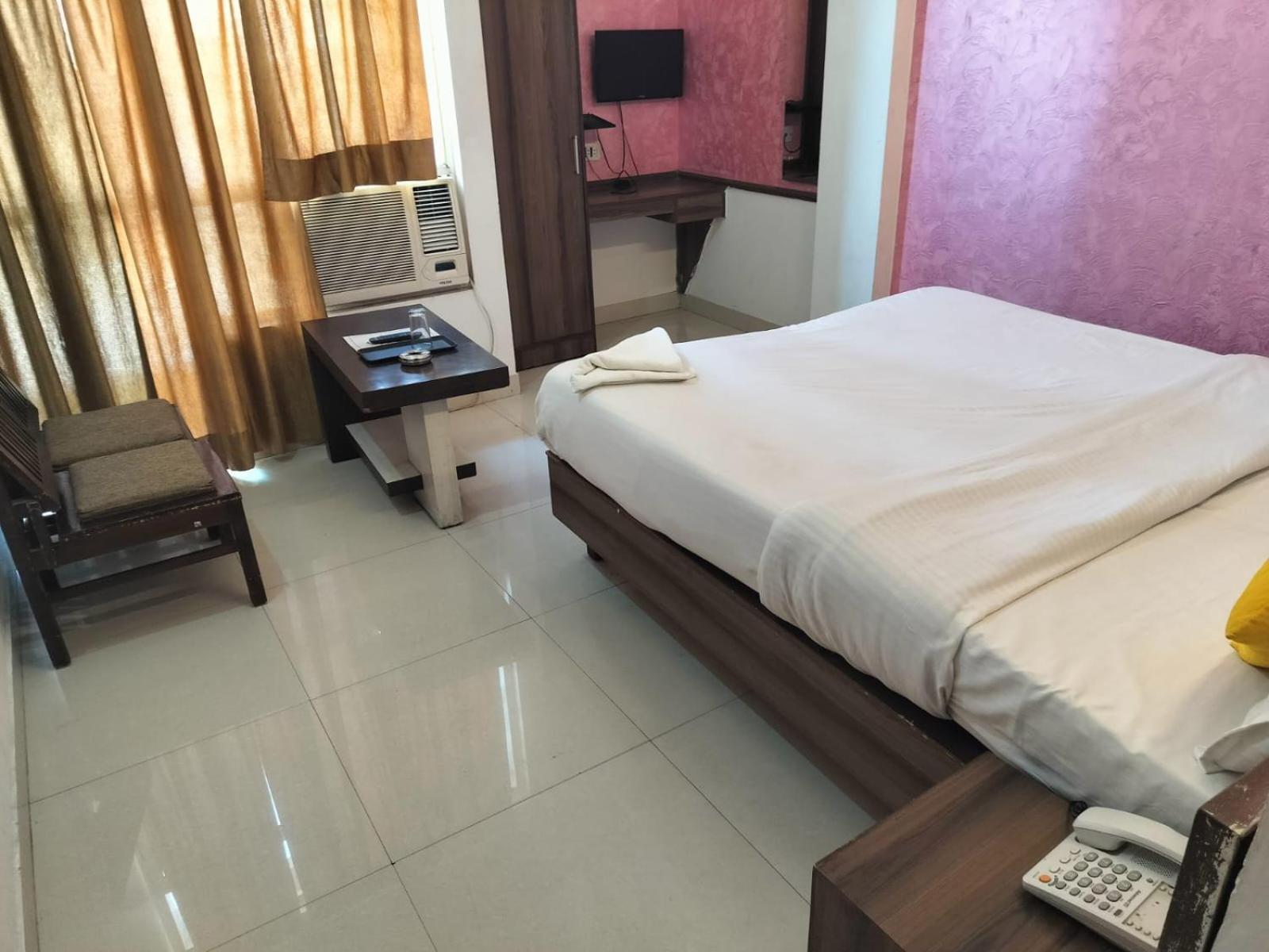 Hotel Global Inn -1 Km From Railway Station - Lift Food And Free Parking Lucknow Room photo